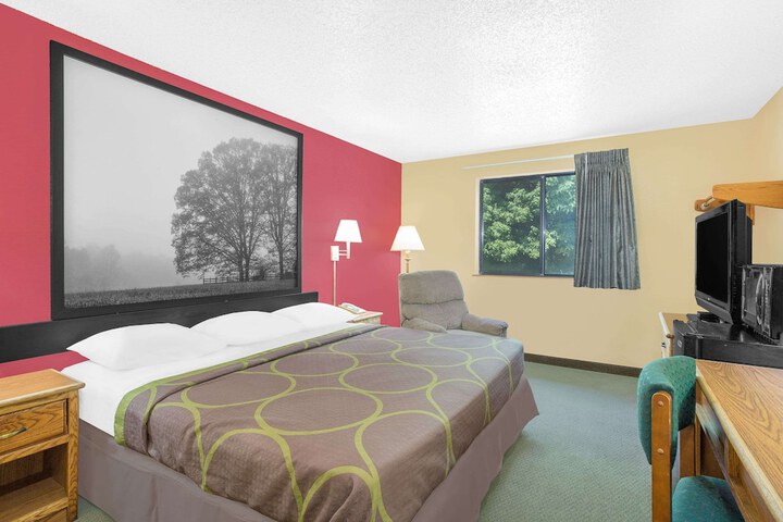 Room 8 of 15