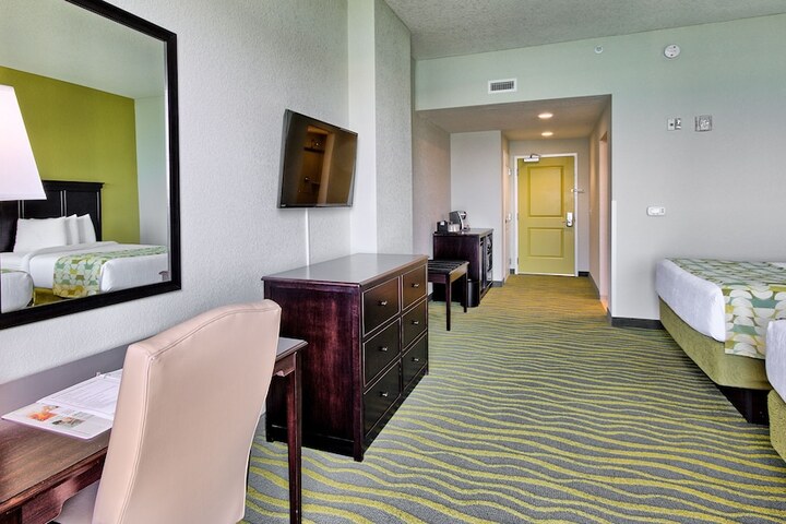 Room 115 of 141