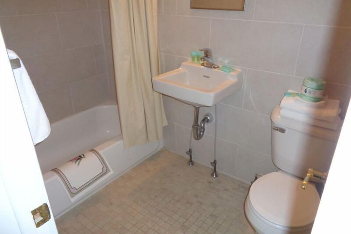 Room 12 of 38