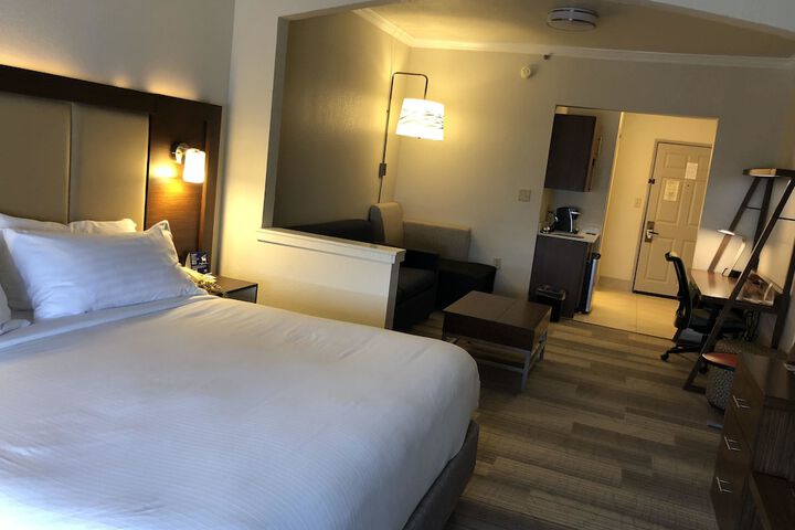 Holiday Inn Express Hotel & Suites Greenville by IHG