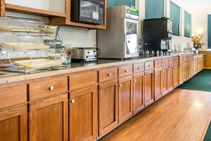Quality Inn & Suites Mackinaw City Beachfront