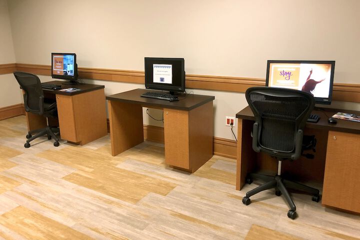 Business Center 63 of 67