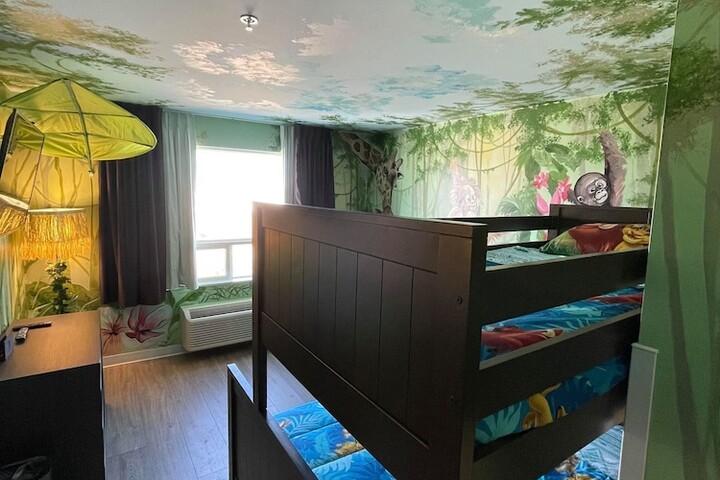 Room 58 of 77