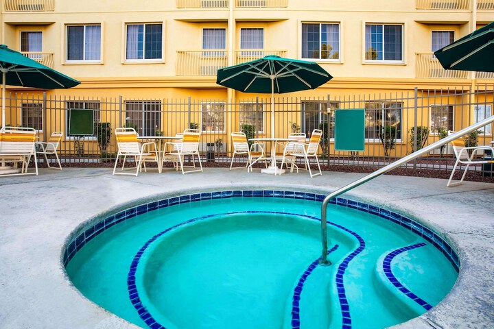 Pool 5 of 29