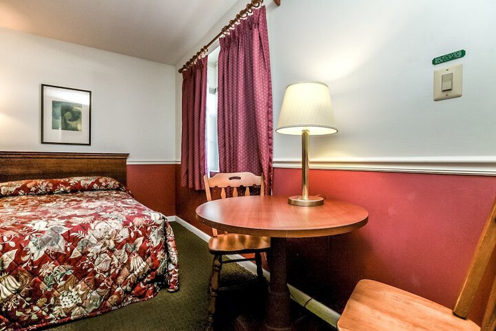 Room 10 of 15