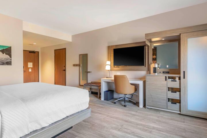 Cambria Hotel Lake Placid - Lakeside Resort