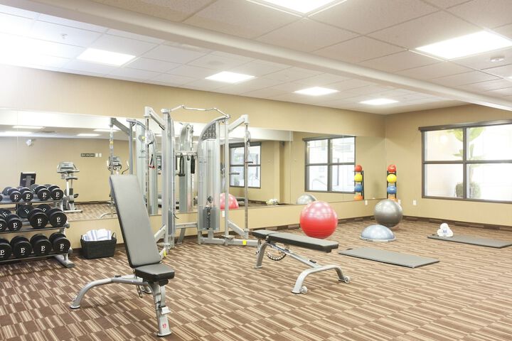 Pomeroy Inn & Suites at Olds