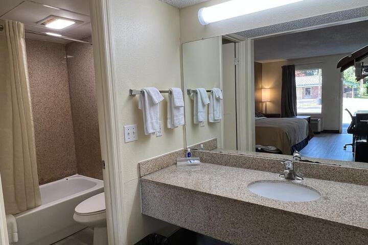 Room 8 of 28