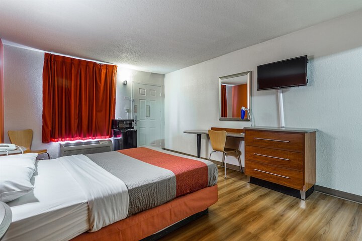 Room 19 of 37