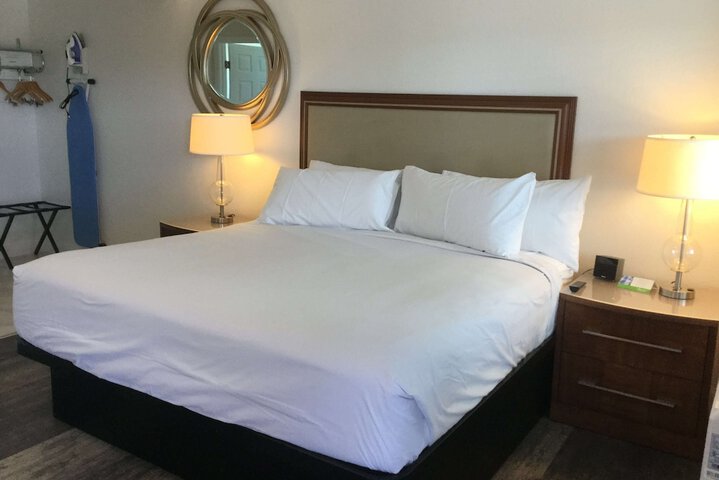 Room 12 of 25