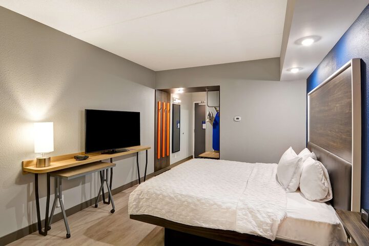 Room 17 of 46