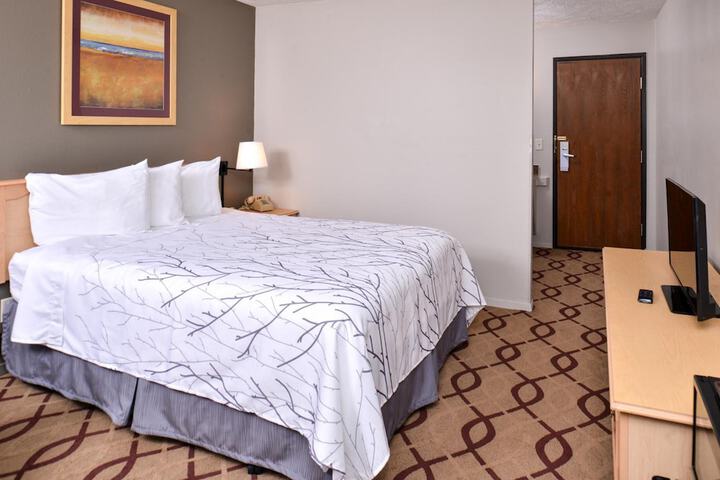 Room 28 of 43