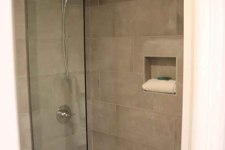 Room 5 of 28