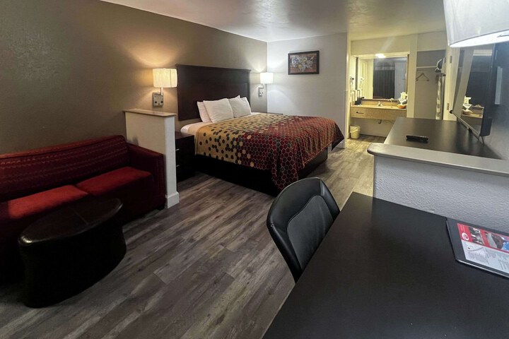 Room 12 of 19