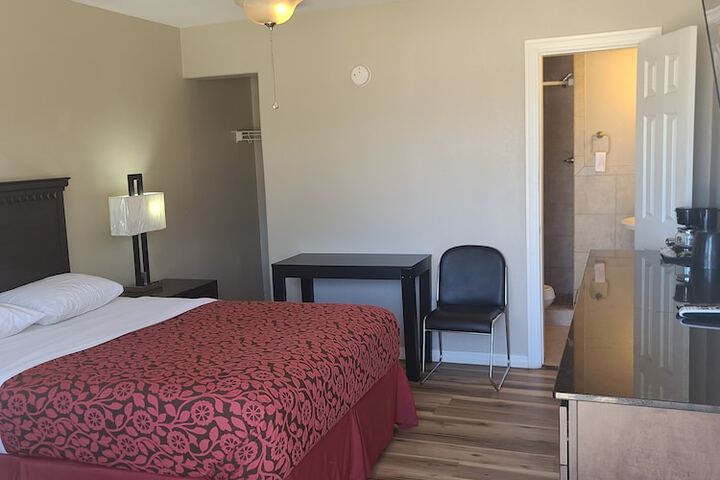 Room 9 of 9