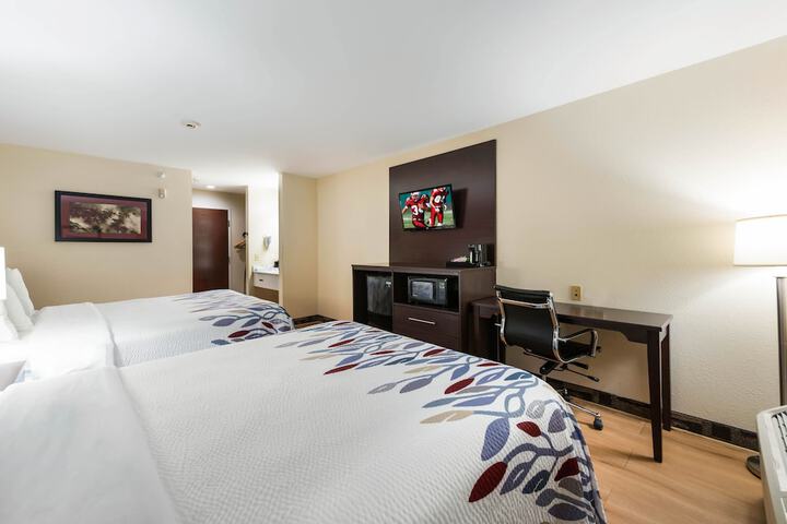 Econo Lodge Inn & Suites