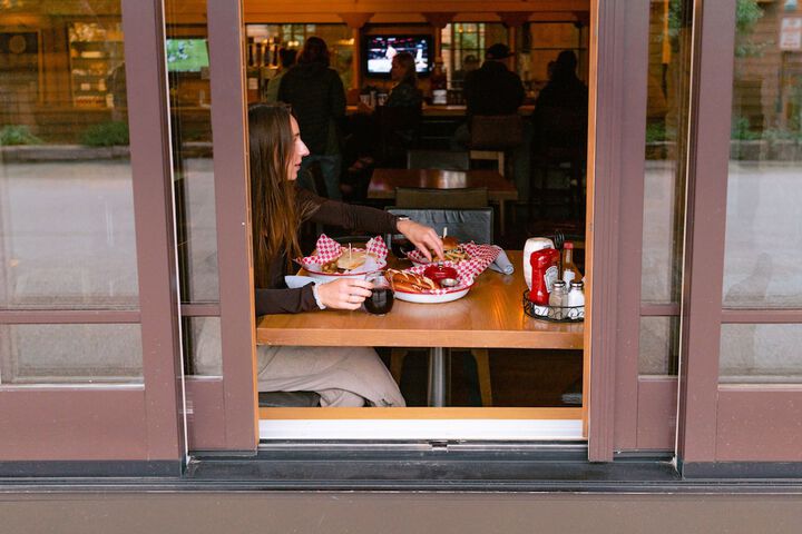 Dining 24 of 30