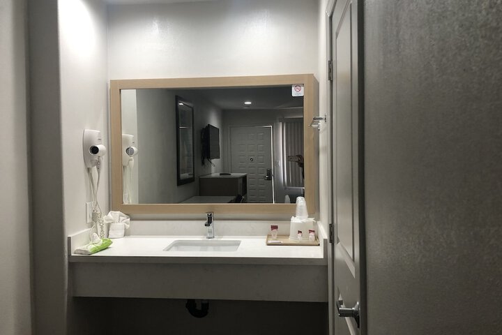 Room 14 of 27