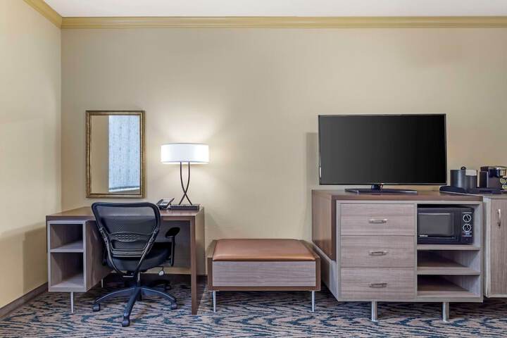 Room 16 of 35