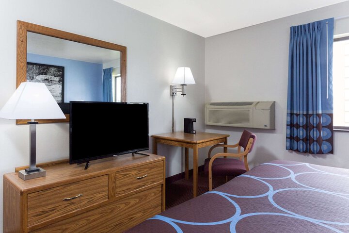 Room 10 of 19