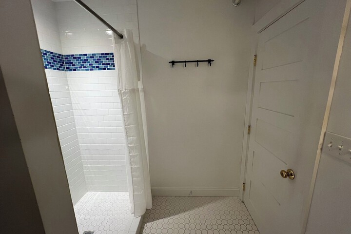 Room 16 of 99
