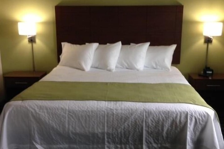 Room 15 of 33