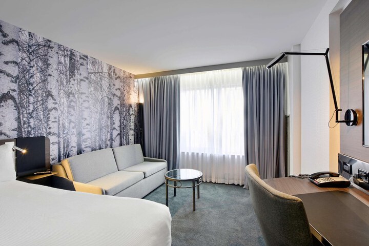 Room 28 of 67