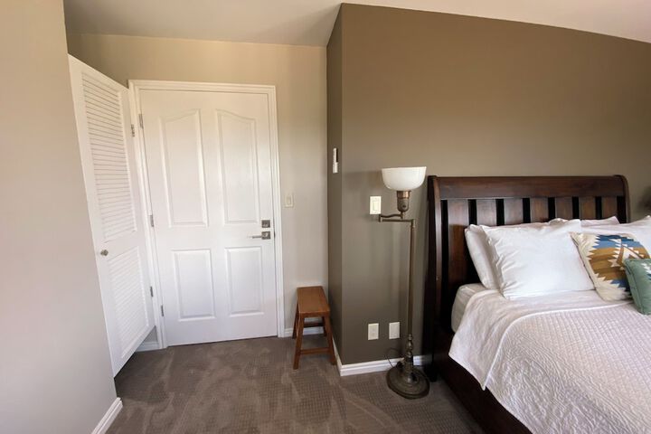 Room 72 of 136