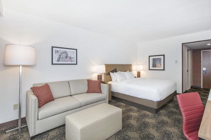 DoubleTree by Hilton Raleigh - Cary