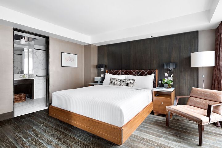 Room 25 of 43