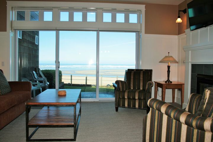 The Waves / The Argonauta Inn/The White Heron Lodge