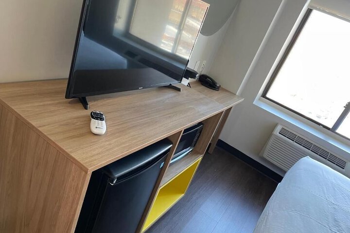 Room 8 of 12