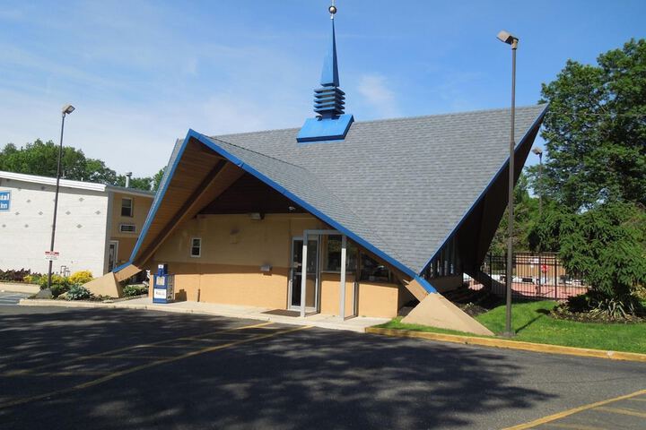 Crystal Inn Neptune