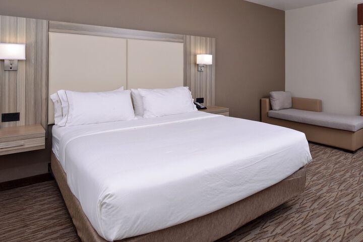 Holiday Inn Express & Suites Williams by IHG