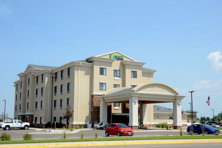 Holiday Inn Express Hotel & Suites Sidney by IHG