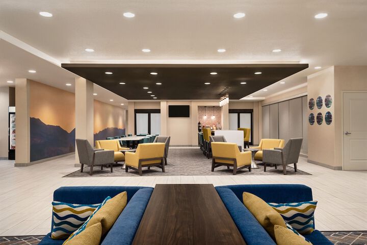 La Quinta Inn & Suites by Wyndham Clovis CA