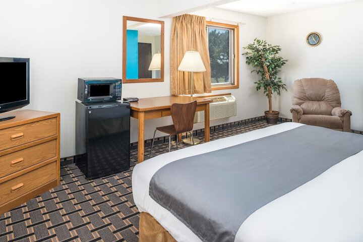 Room 8 of 17