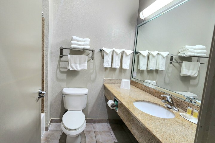 Days Inn by Wyndham Kemah