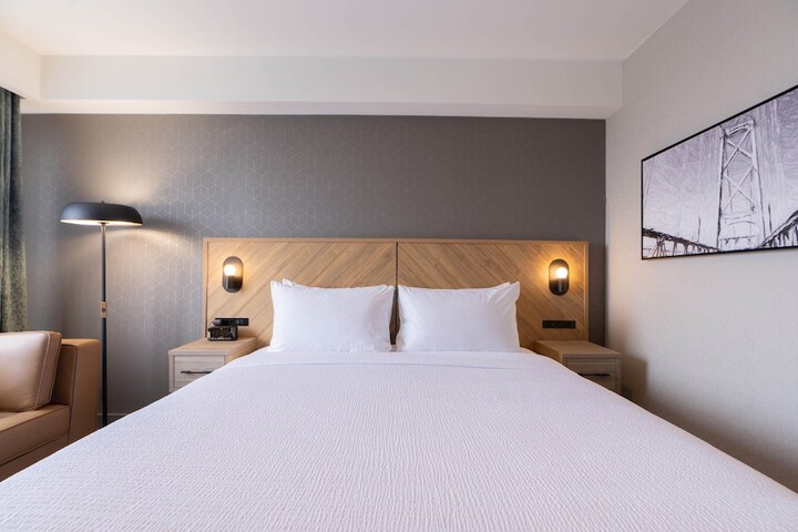 Sandman Signature Dartmouth Hotel & Suites