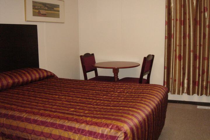 Room 27 of 38