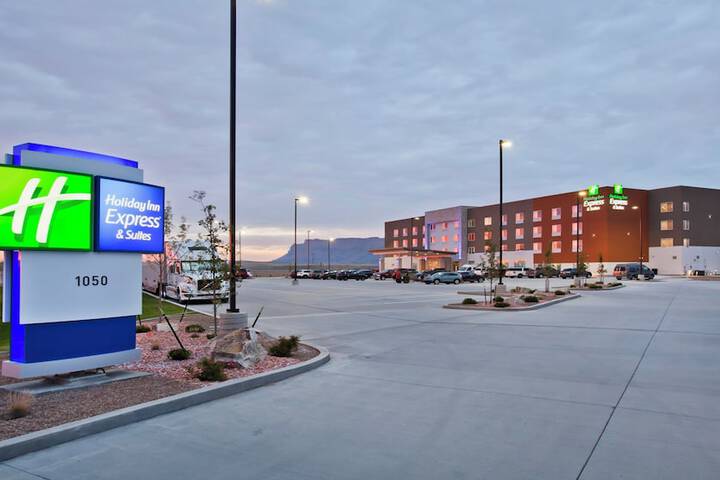 Hotel 2 of 100