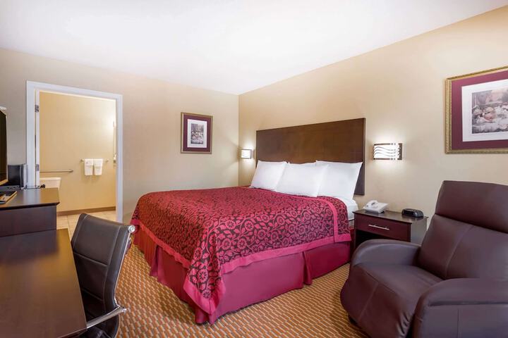 Room 8 of 18