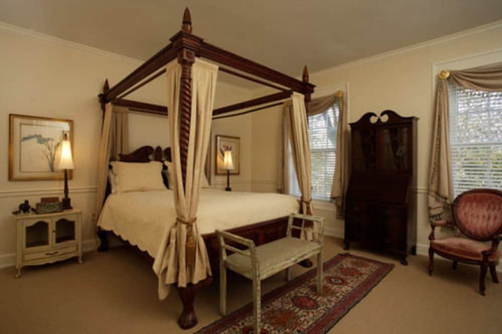 Room 25 of 63