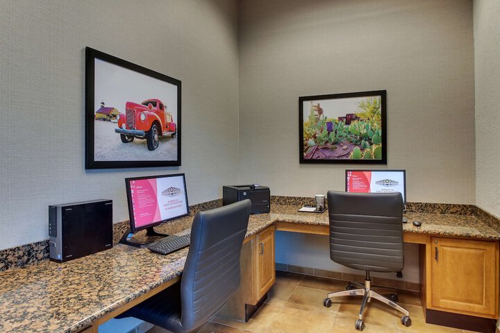 Business Center 82 of 82