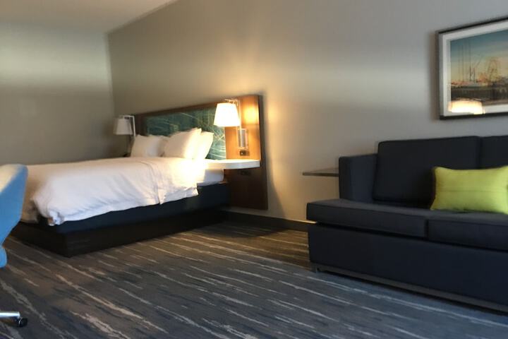Room 9 of 15