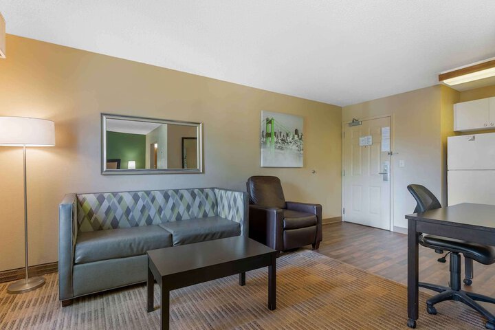 Room 27 of 34