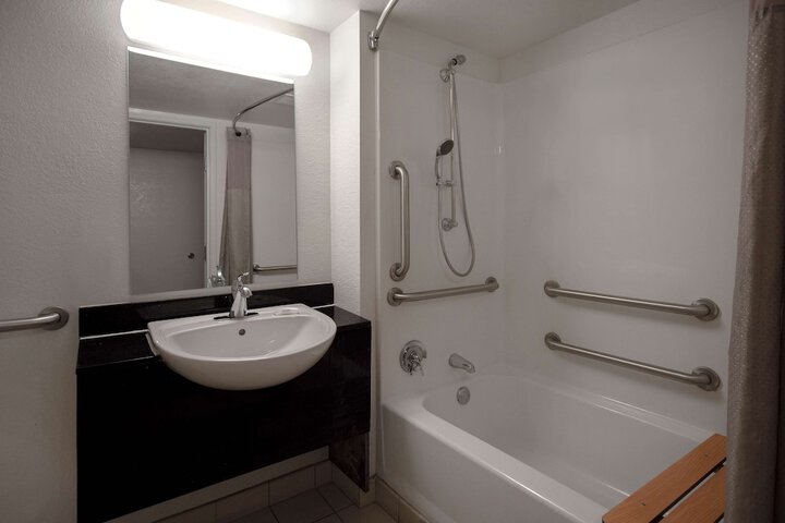 Room 13 of 27