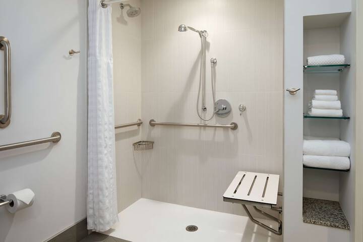 DoubleTree by Hilton Pittsburgh - Cranberry