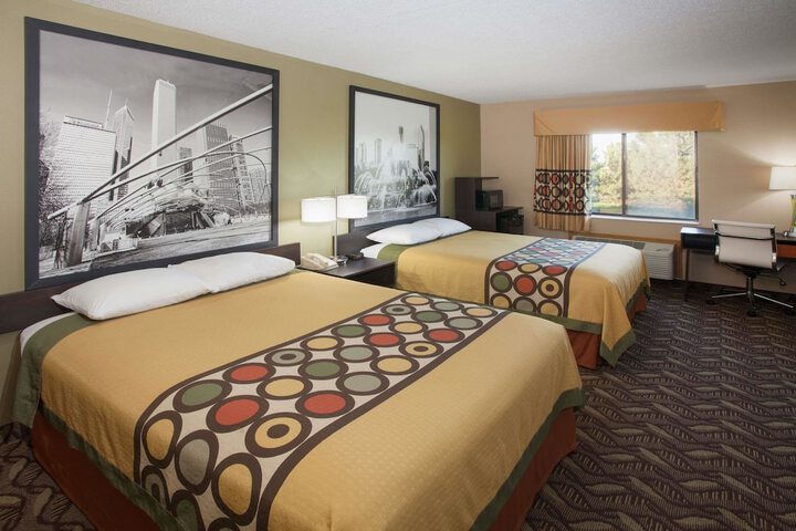 Room 10 of 14