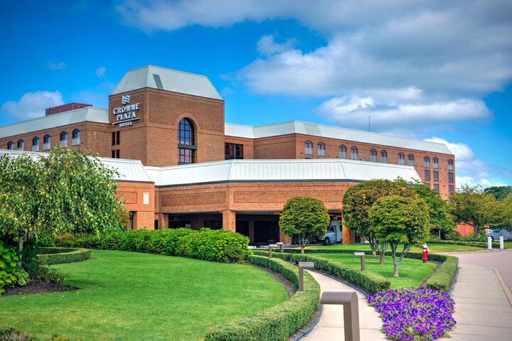 Crowne Plaza Providence-Warwick Airport by IHG